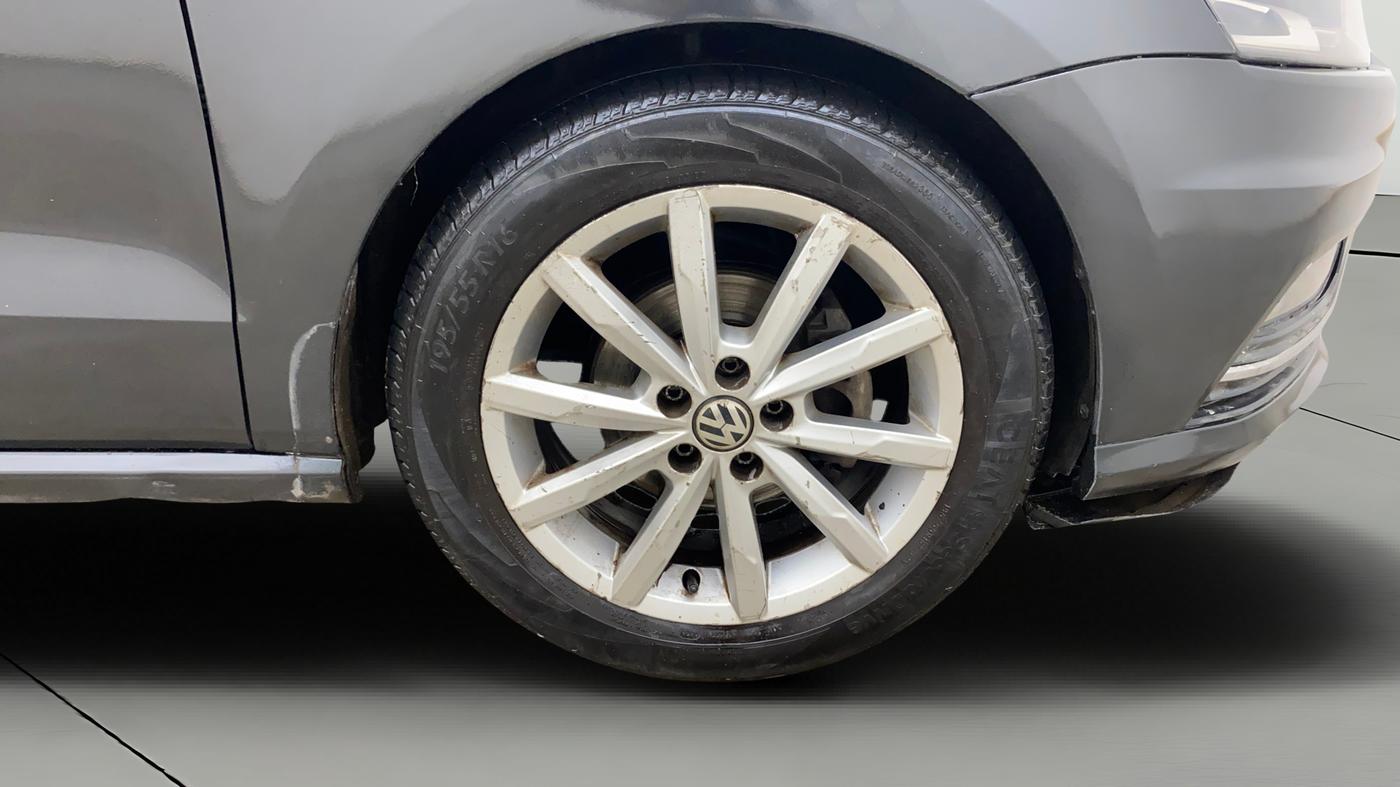 2018 Volkswagen Ameo HIGHLINE PLUS 1.5L AT 16 ALLOY, Diesel, Automatic, 1,09,907 km, Right Front Wheel