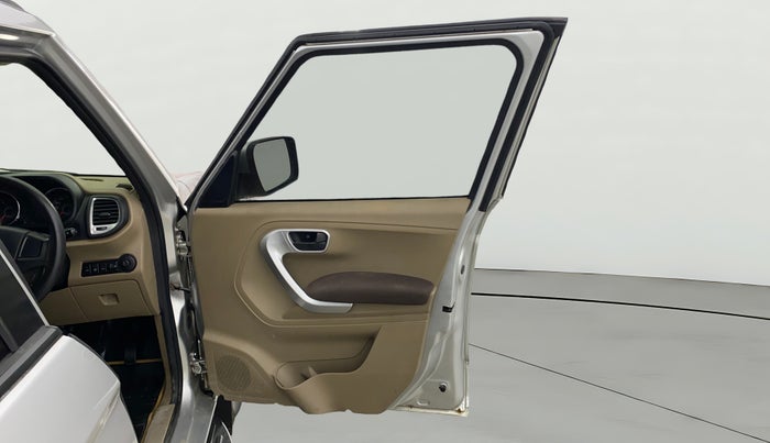 2016 Mahindra TUV300 T8, Diesel, Manual, 1,05,275 km, RHS Front Door