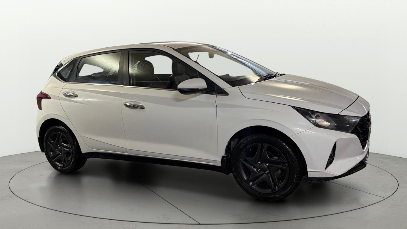 2022 Hyundai NEW I20 Sportz 1.2 IVT, Petrol, Automatic, 1,21,970 km, Right Front Diagonal