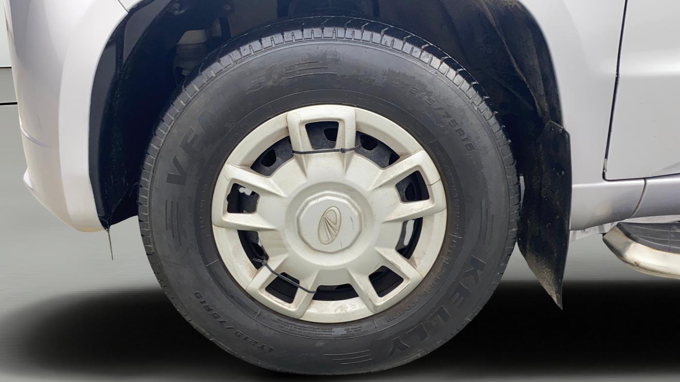 2019 Mahindra TUV300 T6 PLUS, Diesel, Manual, 69,354 km, Left Front Wheel