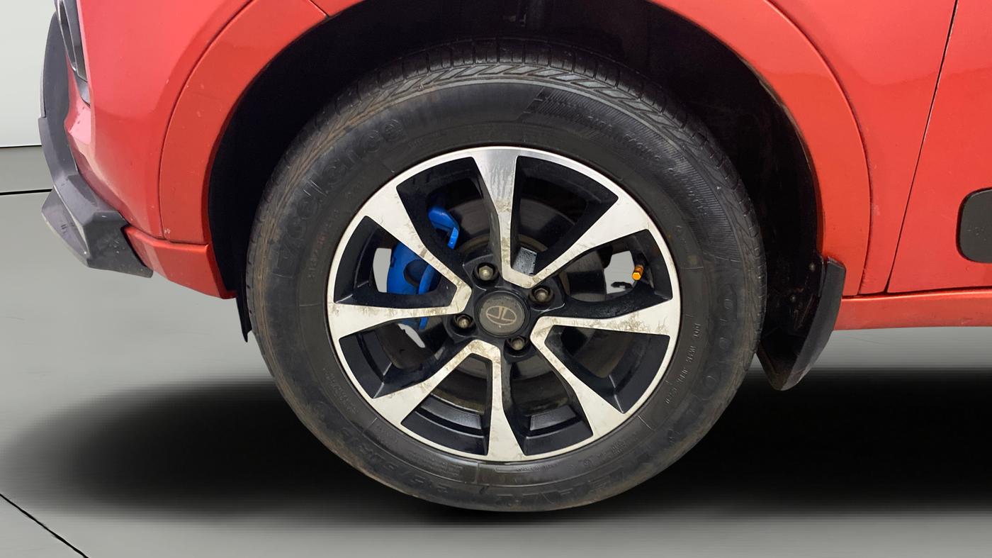 2020 Tata NEXON XZA PLUS SUNROOF PETROL, Petrol, Automatic, 44,718 km, Left Front Wheel
