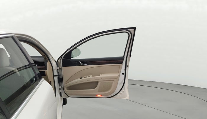 2013 Skoda Superb ELEGANCE 2.0 TDI CR AT, Diesel, Automatic, 68,183 km, RHS Front Door