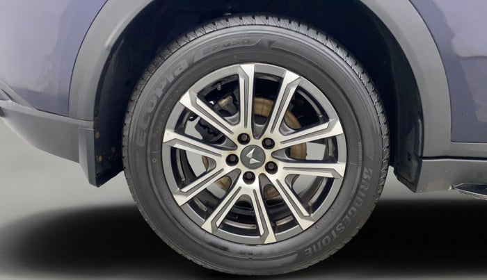 2023 Mahindra XUV700 AX 7 LUXURY P AT 7 STR, Petrol, Automatic, 14,828 km, Right Rear Wheel