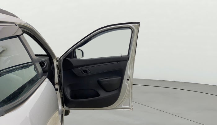 2023 Renault Kwid RXT 1.0 AMT, Petrol, Automatic, 10,240 km, RHS Front Door