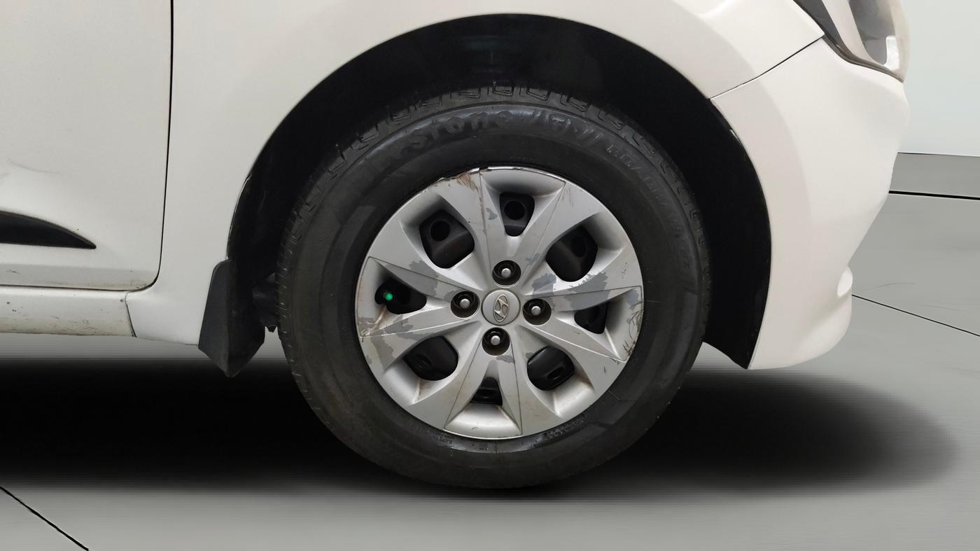 2015 Hyundai Elite i20 SPORTZ 1.2, Petrol, Manual, 95,781 km, Right Front Wheel
