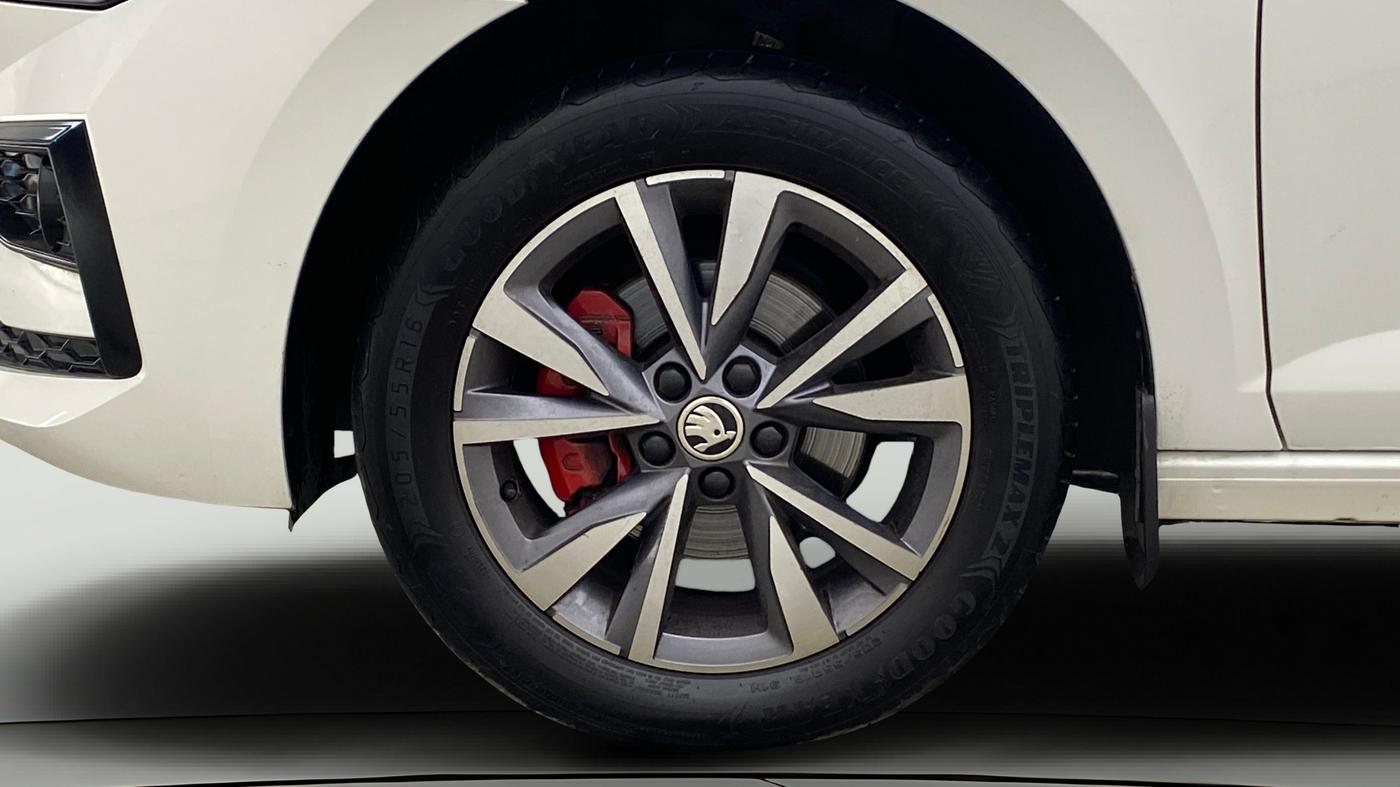 2022 Skoda SLAVIA STYLE 1.0L TSI MT, Petrol, Manual, 82,069 km, Left Front Wheel