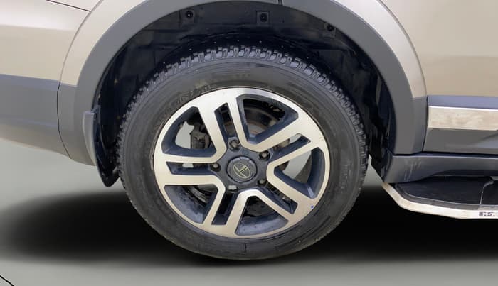 2018 Tata Hexa XT 4X2 7 STR, Diesel, Manual, 92,013 km, Right Rear Wheel