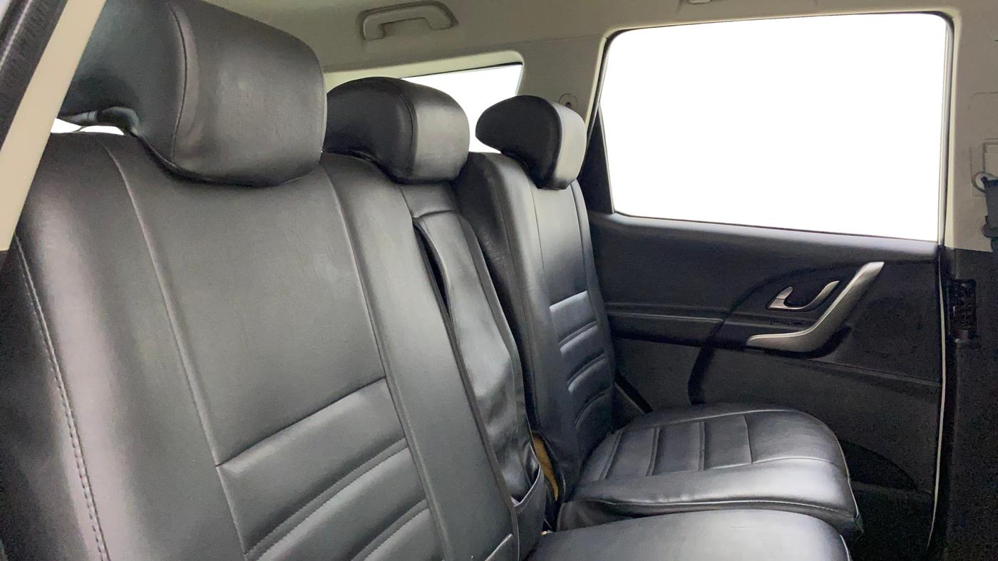 2018 Mahindra XUV500 W7, Diesel, Manual, 81,666 km, Right Side Rear Door Cabin