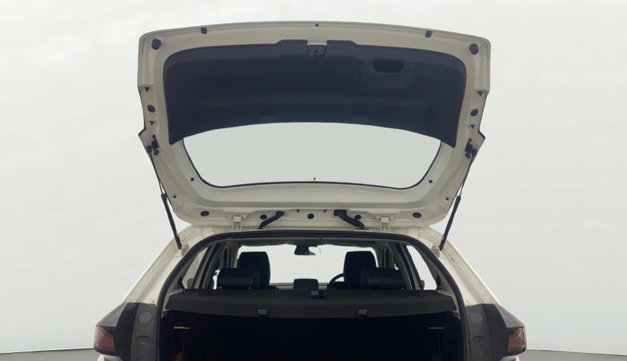 2023 Tata ALTROZ  XZ Plus (O) (S), Petrol, Manual, 11,697 km, Boot Door Open