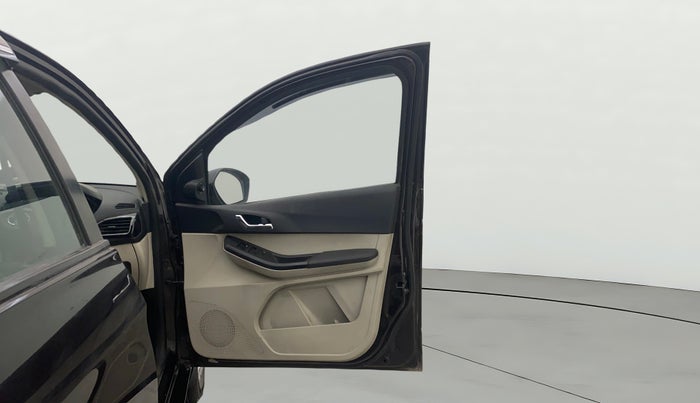 2022 Tata Tiago XZ PLUS CNG, CNG, Manual, 82,130 km, RHS Front Door