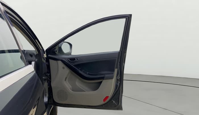 2018 Tata NEXON XM PETROL, CNG, Manual, 1,20,081 km, RHS Front Door