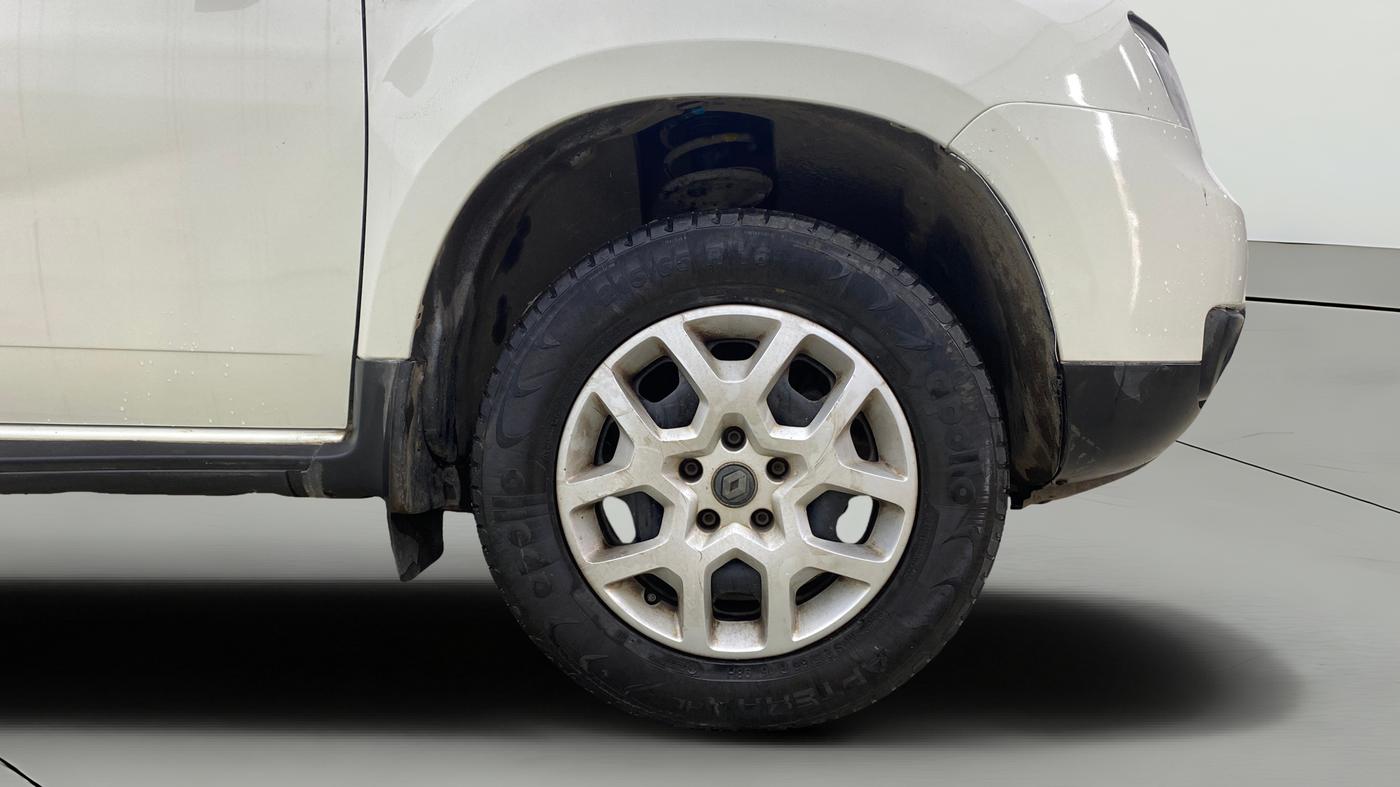 2016 Renault Duster RXE PETROL, Petrol, Manual, 25,165 km, Right Front Wheel