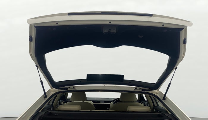 2018 Skoda Octavia L&K 1.8 TSI AT, Petrol, Automatic, 79,257 km, Boot Door Open