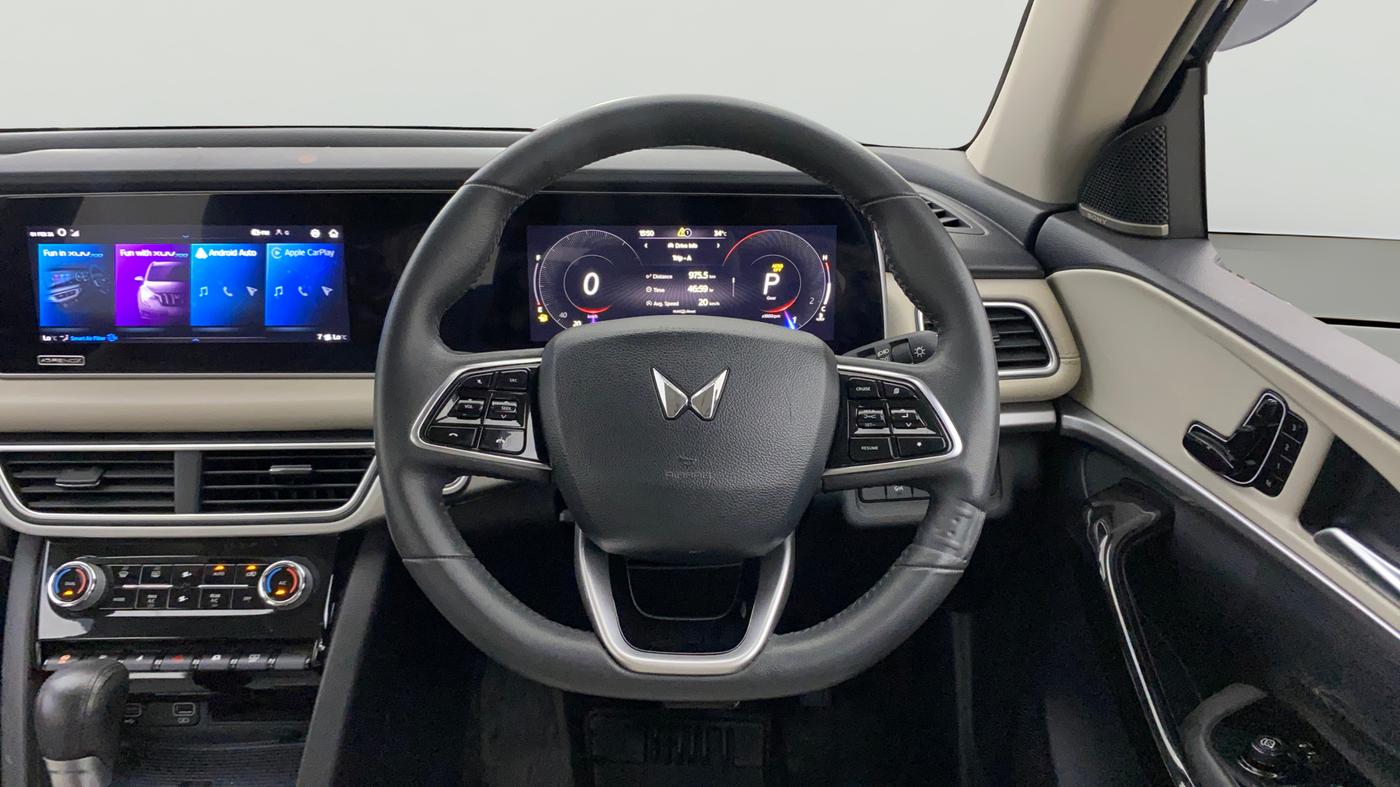 2021 Mahindra XUV700 AX 7 LUXURY P AT 7 STR, Petrol, Automatic, 57,114 km, Steering Wheel Close Up