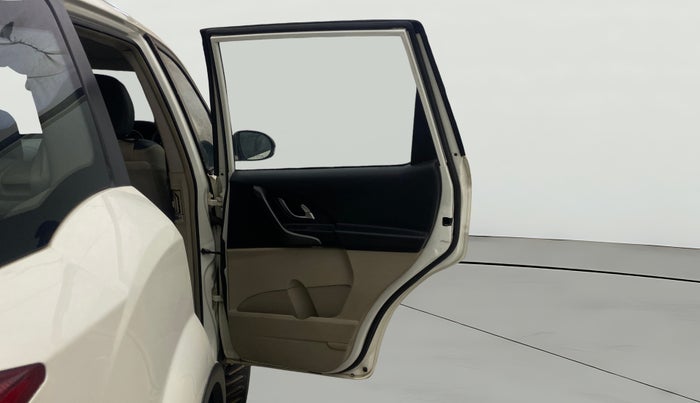 2017 Mahindra XUV500 W6 AT 1.99, Diesel, Automatic, 64,287 km, RHS Rear Door