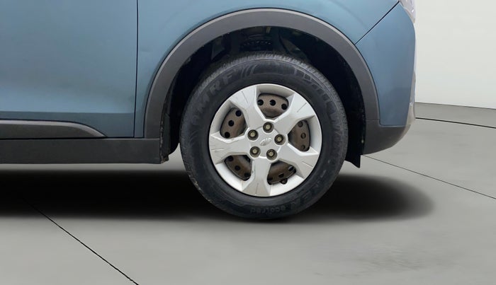 2019 Mahindra XUV300 W6 1.2 PETROL, Petrol, Manual, 72,860 km, Right Front Wheel