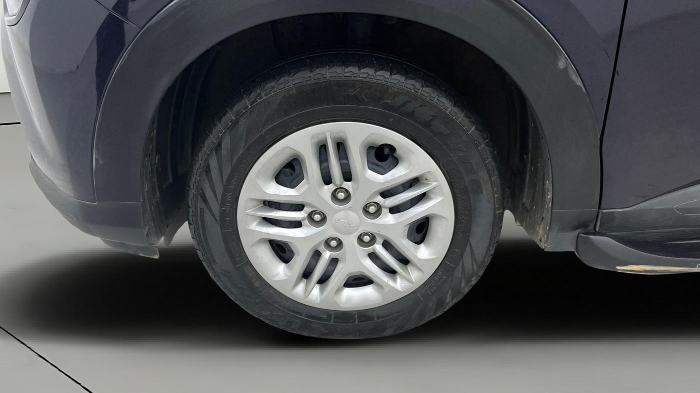 2024 KIA CARENS Prestige (O) 1.5 Petrol 7 STR, Petrol, Manual, 25,890 km, Left Front Wheel
