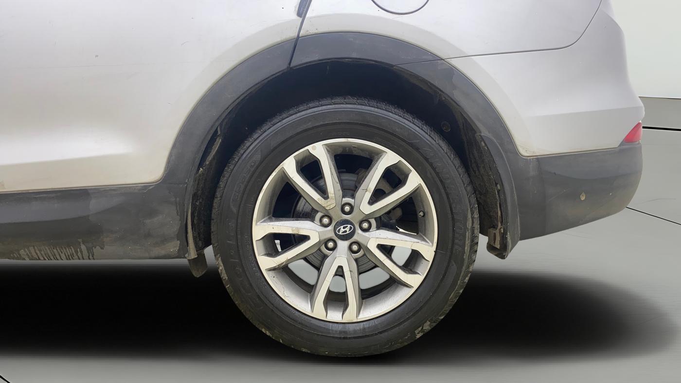 2014 Hyundai Santa Fe 4 WD AT, Diesel, Automatic, 1,45,736 km, Left Rear Wheel