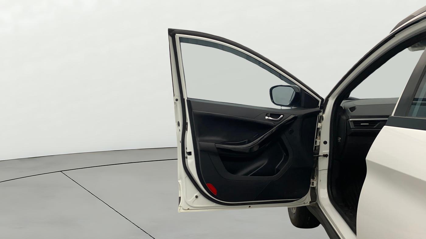 2024 Tata NEXON FEARLESS DUAL TONE 1.2 PETROL, Petrol, Manual, 28,661 km, LHS Front Door