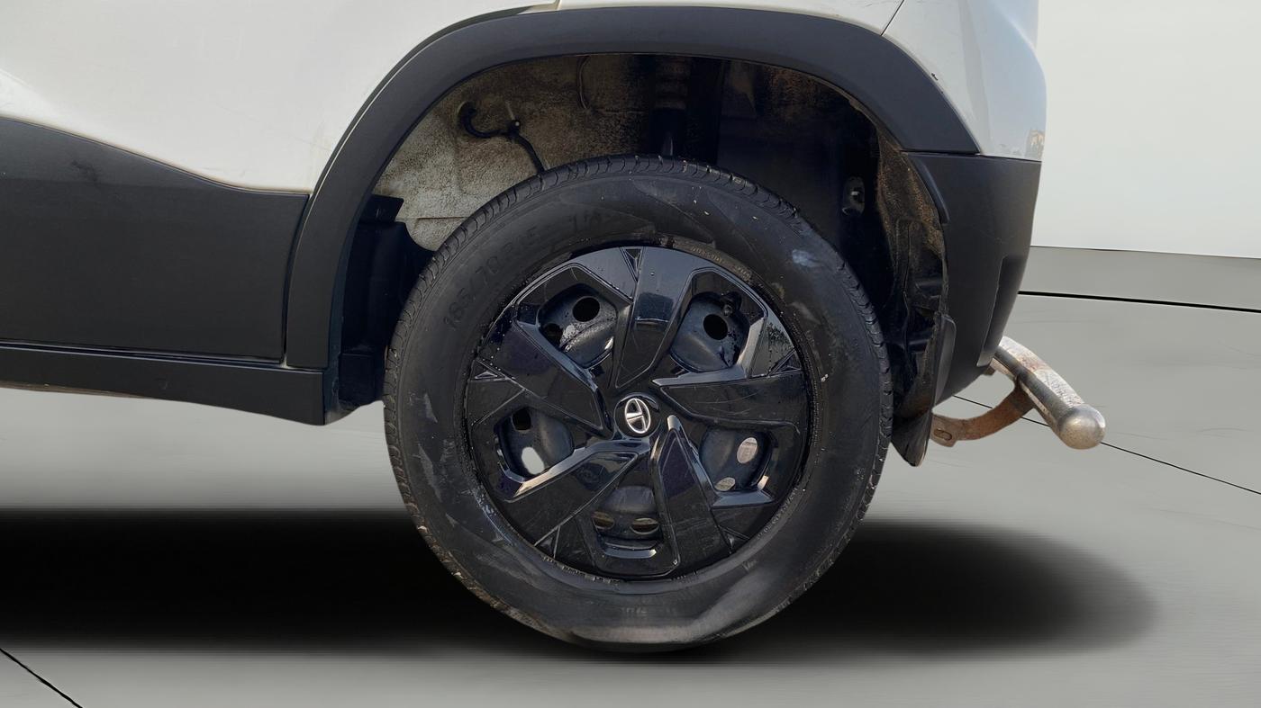 2023 Tata PUNCH ADVENTURE MT, Petrol, Manual, 43,996 km, Left Rear Wheel
