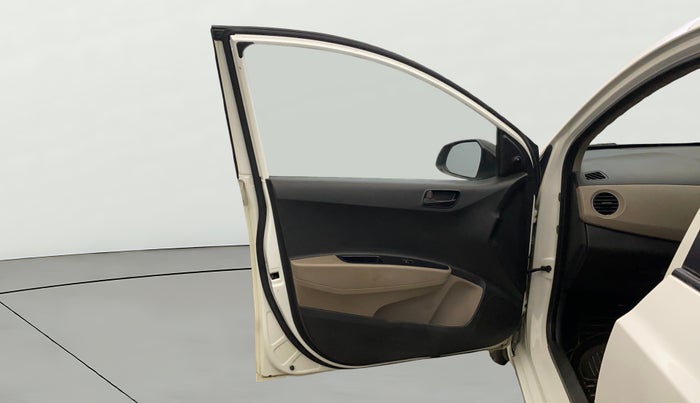 2015 Hyundai Xcent BASE 1.2, Petrol, Manual, 53,576 km, LHS Front Door