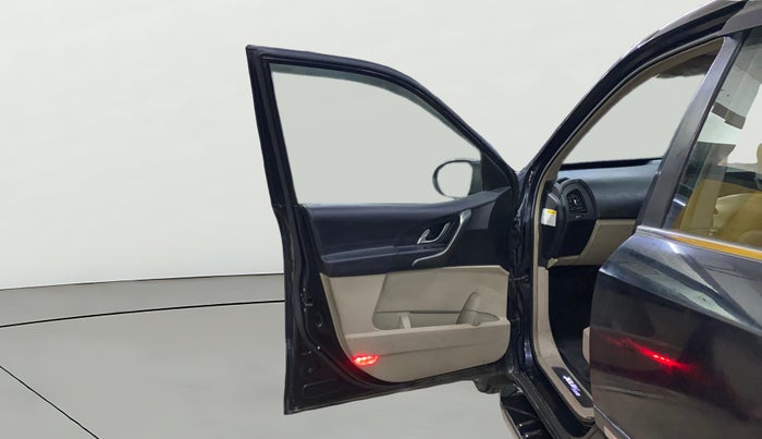 2017 Mahindra XUV500 W10 AT, Diesel, Automatic, 93,439 km, LHS Front Door