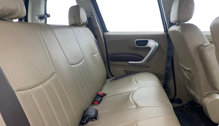 2016 Mahindra TUV300 T8, Diesel, Manual, 82,126 km, Right Side Rear Door Cabin