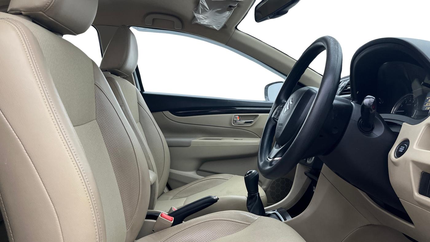 2016 Maruti Ciaz ZXI, Petrol, Manual, 69,706 km, Right Side Front Door Cabin