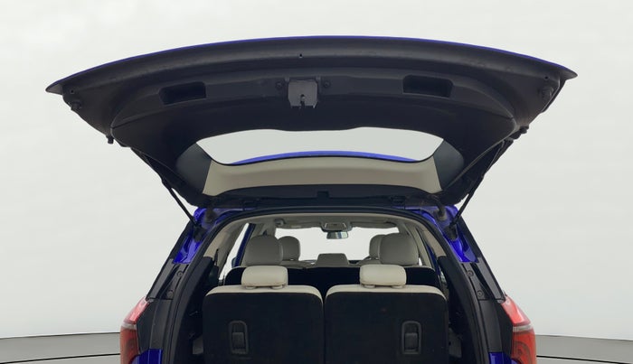 2021 Mahindra XUV700 AX 7 LUXURY P AT 7 STR, Petrol, Automatic, 1,21,757 km, Boot Door Open