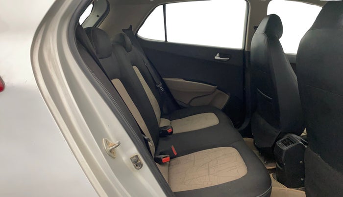 2016 Hyundai Grand i10 SPORTZ 1.2 KAPPA VTVT, Petrol, Manual, 63,008 km, Right Side Rear Door Cabin