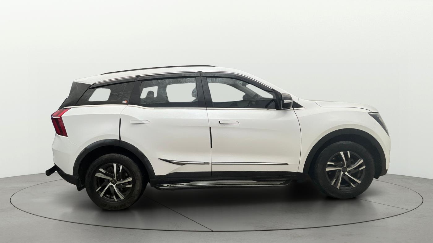 2023 Mahindra XUV700 AX 5 P AT 5 STR, Petrol, Automatic, 11,182 km, Right Side View