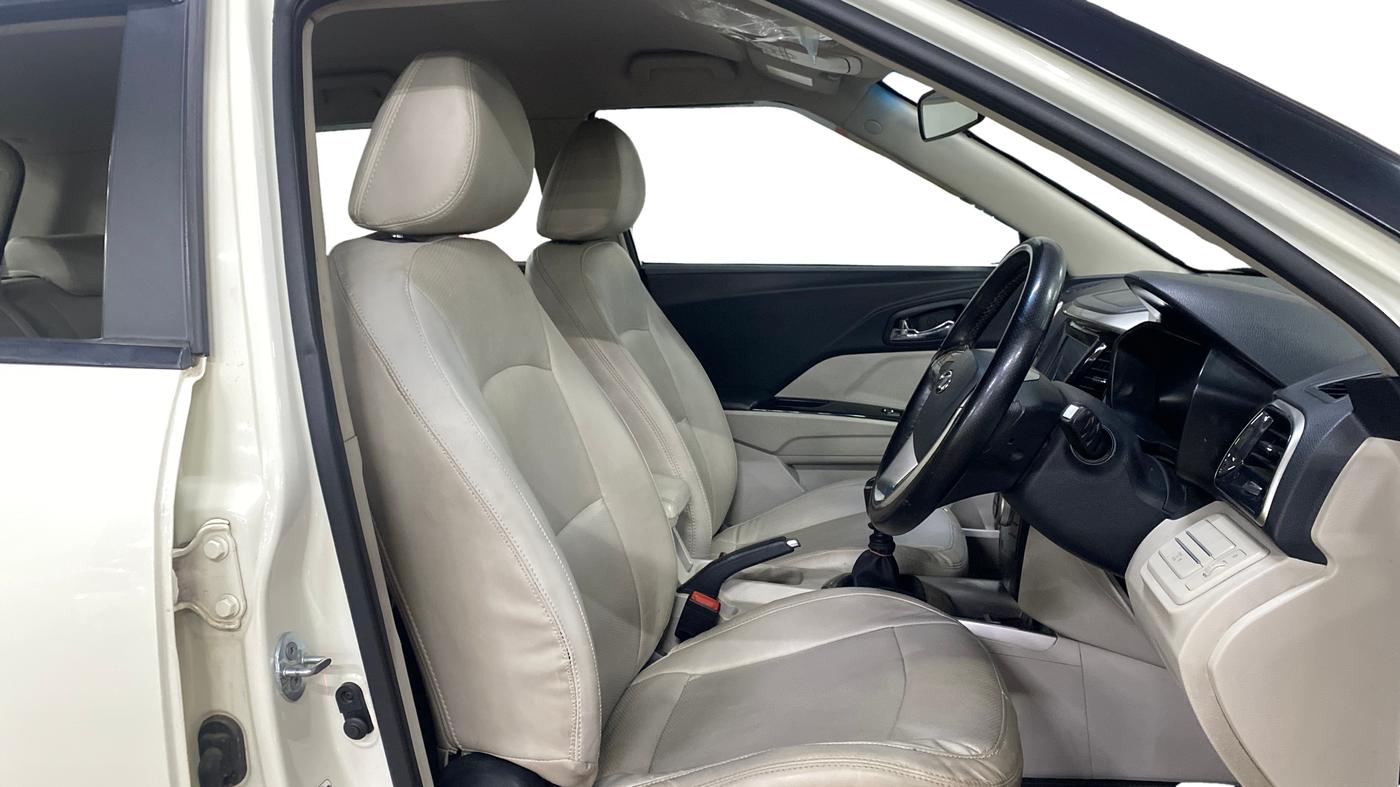 2021 Mahindra XUV300 W8 1.2 PETROL, Petrol, Manual, 67,784 km, Right Side Front Door Cabin
