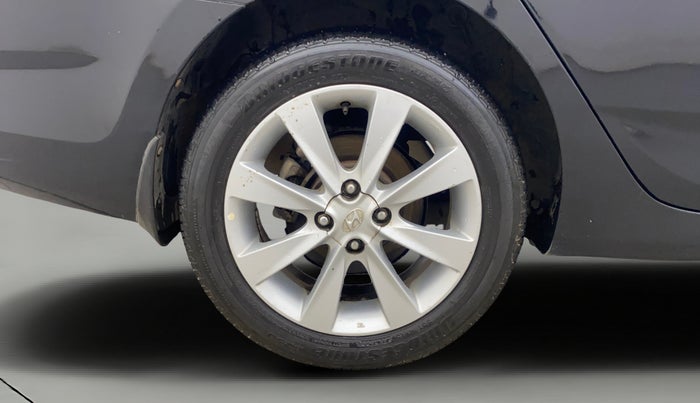 2013 Hyundai Verna FLUIDIC 1.6 CRDI SX, Diesel, Manual, 1,07,728 km, Right Rear Wheel