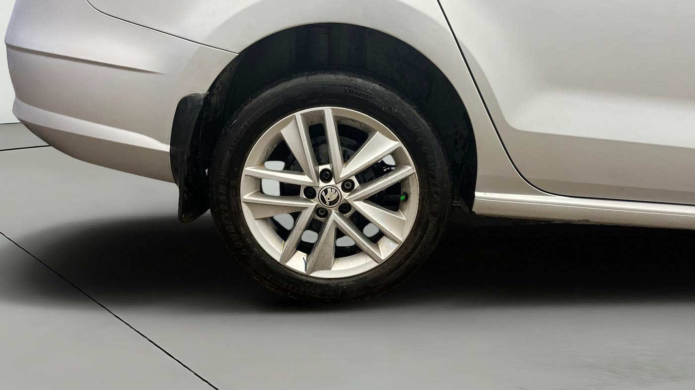 2018 Skoda Rapid STYLE 1.6 MPI AT, Petrol, Automatic, 64,510 km, Right Rear Wheel