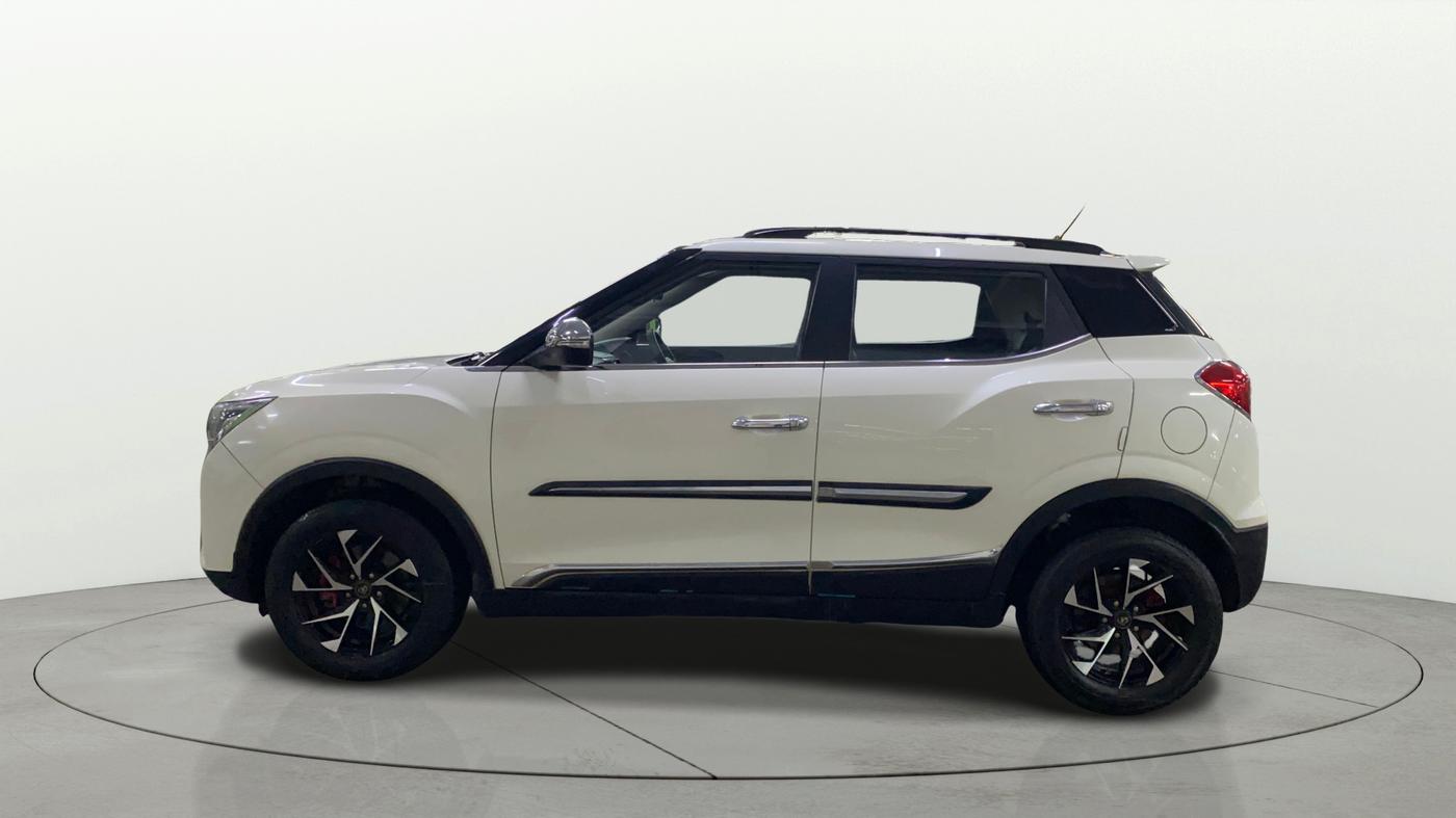 2022 Mahindra XUV300 W8 1.2 PETROL, Petrol, Manual, 48,228 km, Left Side