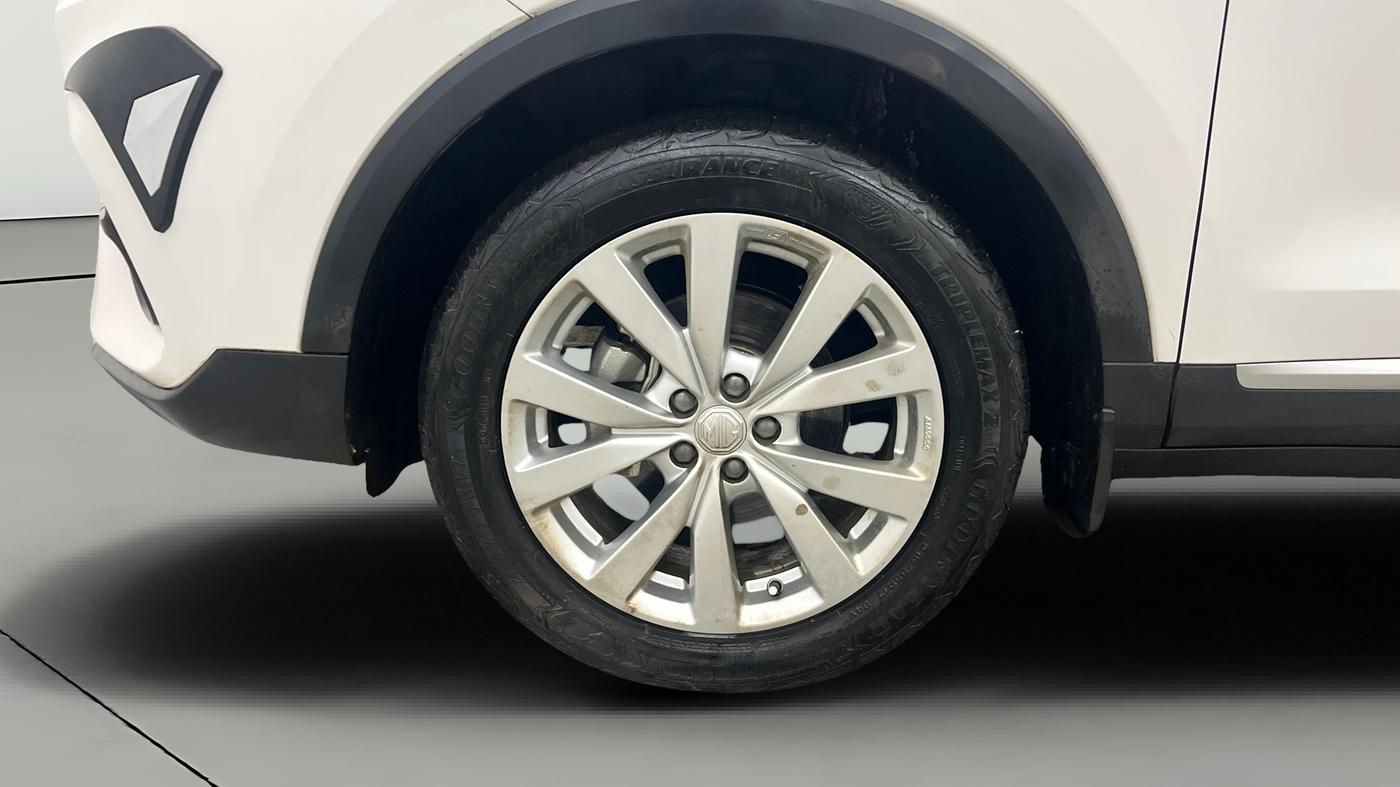 2024 MG ASTOR Select 1.5 MT (Ivory), Petrol, Manual, 26,202 km, Left Front Wheel