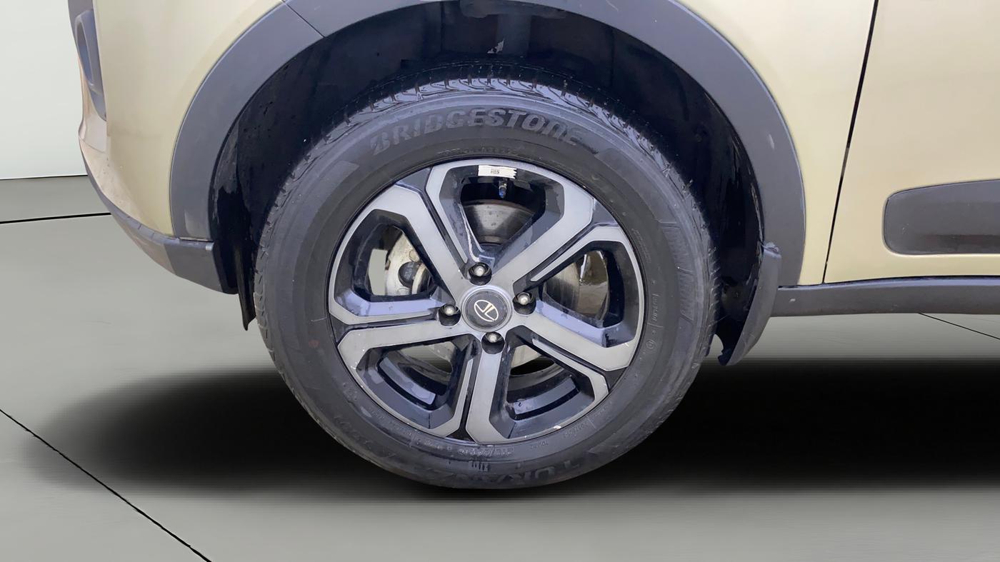 2022 Tata NEXON XZ PLUS (PREMIUM) KAZIRANGA PETROL, Petrol, Manual, 81,792 km, Left Front Wheel