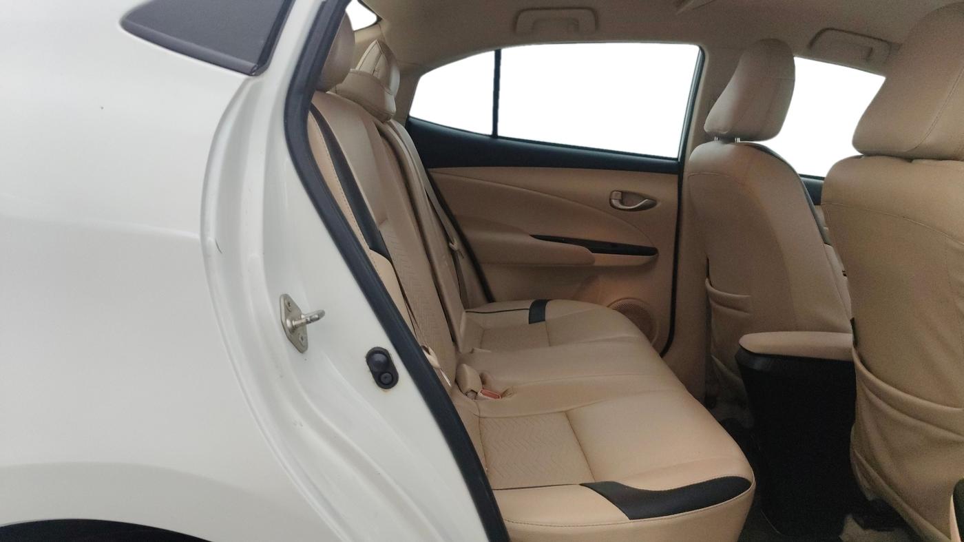 2018 Toyota YARIS V CVT, Petrol, Automatic, 74,673 km, Right Side Rear Door Cabin