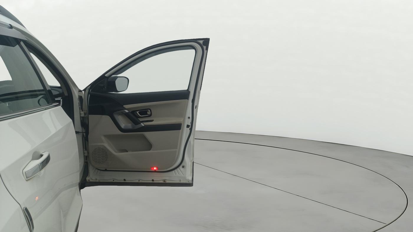 2021 Tata Safari XZ, Diesel, Manual, 64,094 km, RHS Front Door