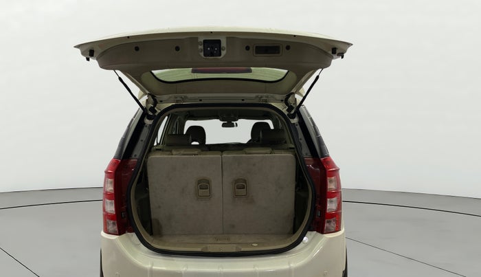 2016 Mahindra XUV500 W8, Diesel, Manual, 1,23,899 km, Boot Door Open