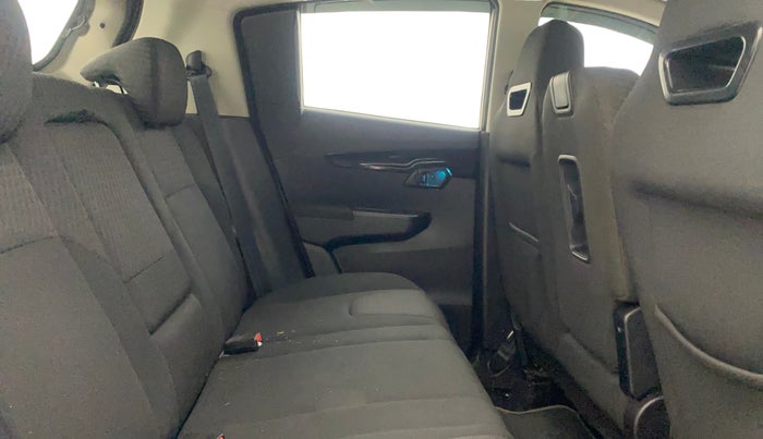 2018 Mahindra KUV 100 NXT K8 P 6 STR, Petrol, Manual, 16,675 km, Right Side Rear Door Cabin