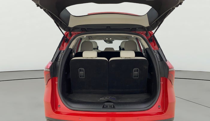 2023 Mahindra XUV700 AX 7 LUXURY D MT 7 STR, Diesel, Manual, 16,953 km, Boot Open Zoomed View