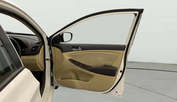 2016 Hyundai Verna 1.6 VTVT S, Petrol, Manual, 55,743 km, RHS Front Door