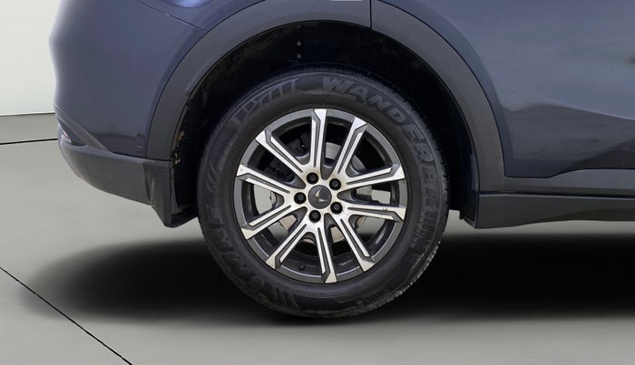 2022 Mahindra XUV700 AX 7 LUXURY P AT 7 STR, Petrol, Automatic, 89,205 km, Right Rear Wheel