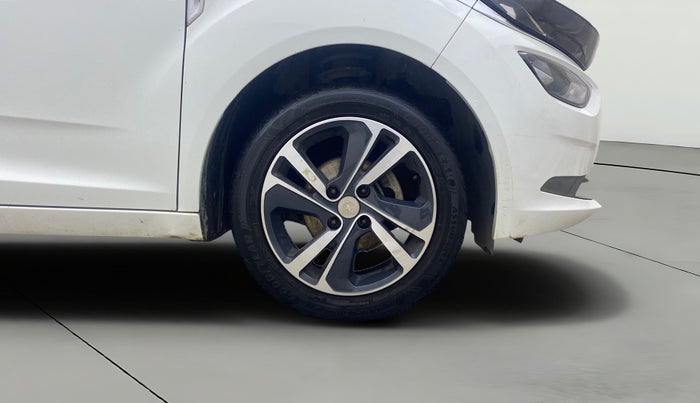 2022 Tata ALTROZ XZA, Petrol, Automatic, 21,096 km, Right Front Wheel