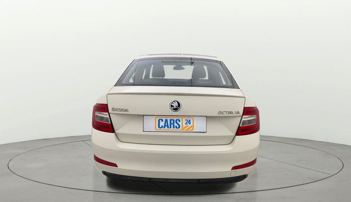 2015 Skoda Octavia STYLE PLUS AT 1.8 TSI, Petrol, Automatic, 1,08,777 km, Back/Rear