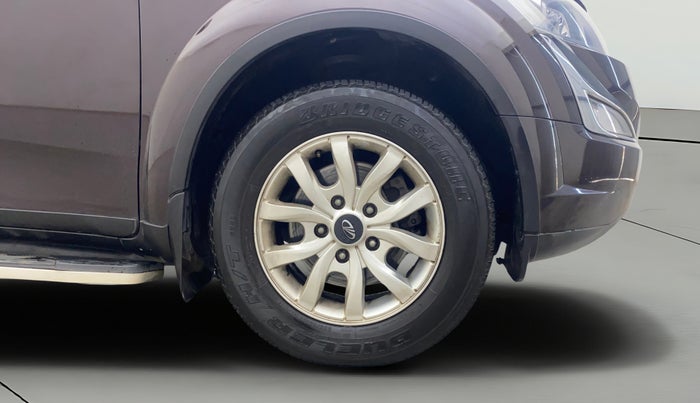 2016 Mahindra XUV500 W10 AT, Diesel, Automatic, 89,467 km, Right Front Wheel