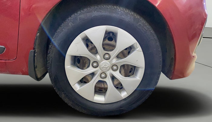 2014 Hyundai Xcent S 1.2, Petrol, Manual, 1,06,542 km, Right Front Wheel