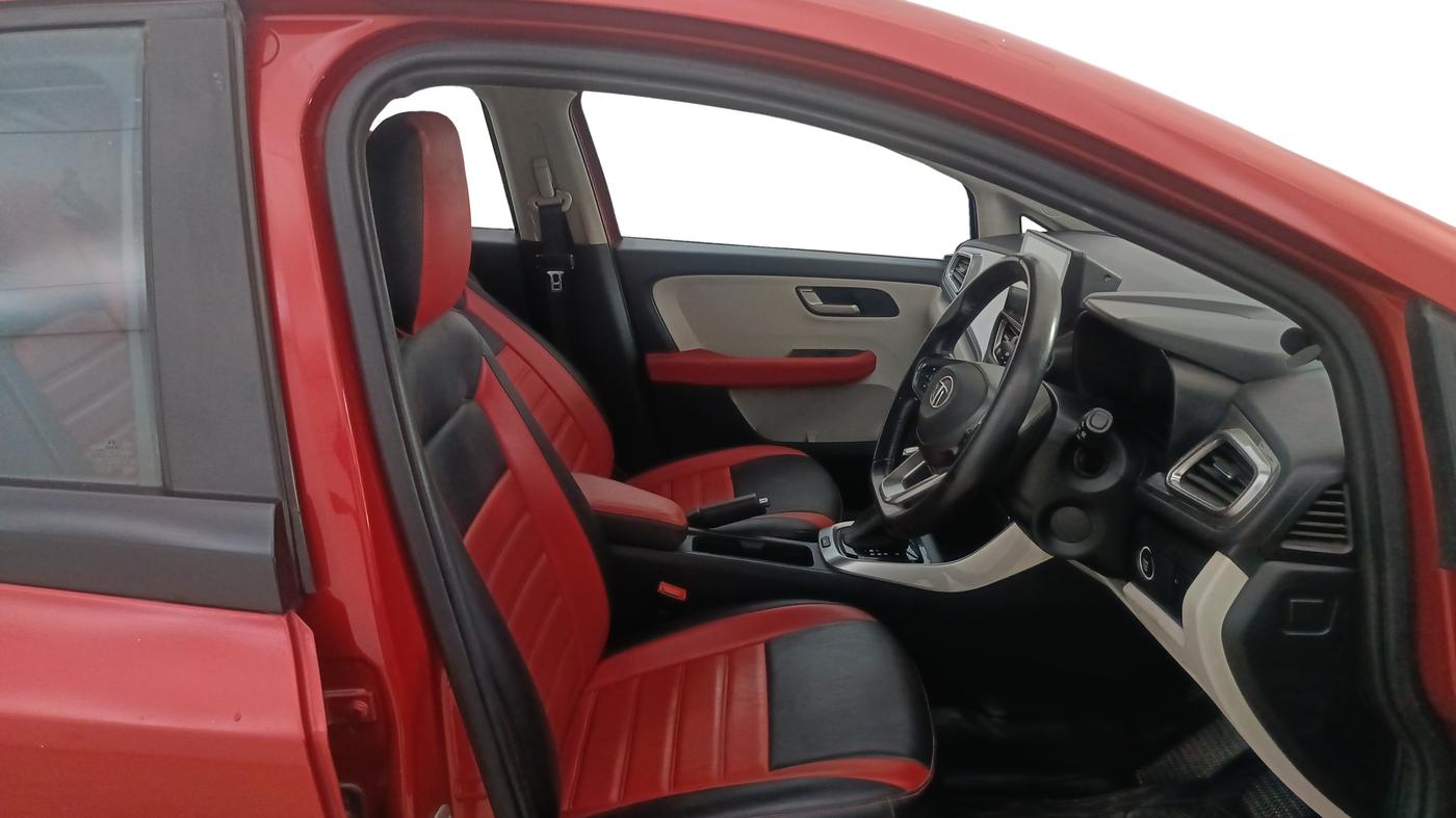 2023 Tata ALTROZ XZA + SUNROOF, Petrol, Automatic, 31,579 km, Right Side Front Door Cabin