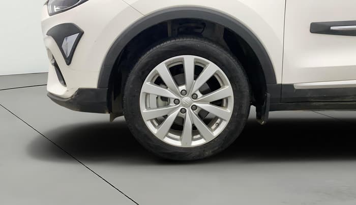 2025 MG ASTOR Select 1.5 MT (Ivory), Petrol, Manual, 4,896 km, Left Front Wheel